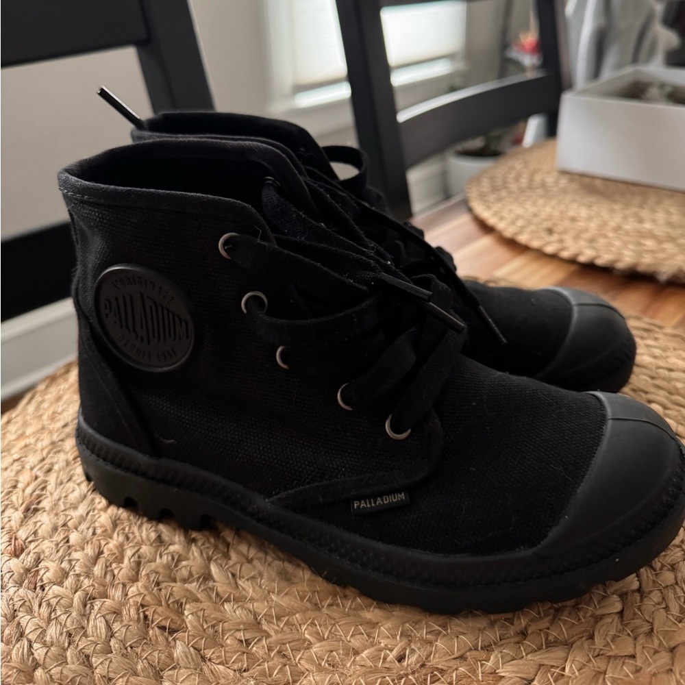 Palladium Boots 6 WOMENS